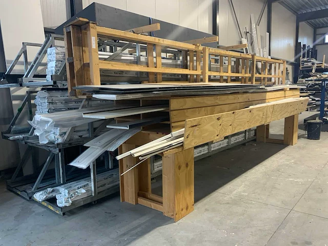 Partij divers plaat- en dakmateriaal o.a. keralit sponningdelen 6 meter. - afbeelding 12 van  30