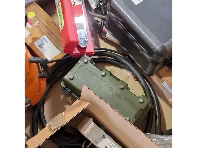 Partij divers pneumatisch gereedschap en garage inventaris, o.a baier - afbeelding 2 van  19