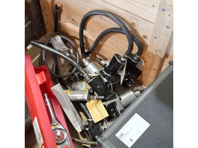 Partij divers pneumatisch gereedschap en garage inventaris, o.a baier - afbeelding 4 van  19