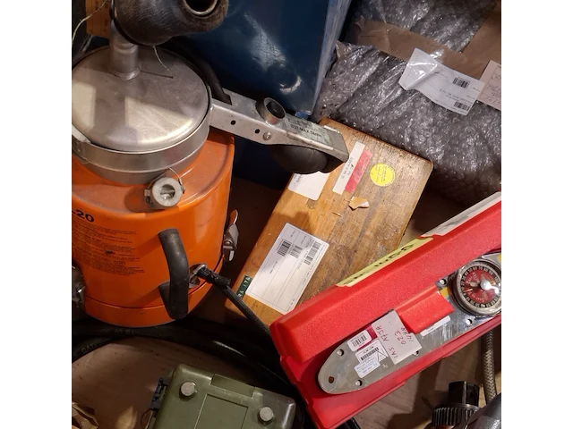 Partij divers pneumatisch gereedschap en garage inventaris, o.a baier - afbeelding 6 van  19