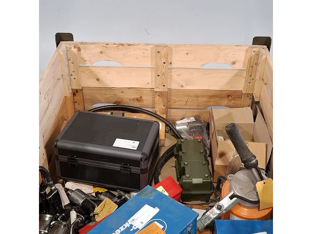Partij divers pneumatisch gereedschap en garage inventaris, o.a baier - afbeelding 9 van  19