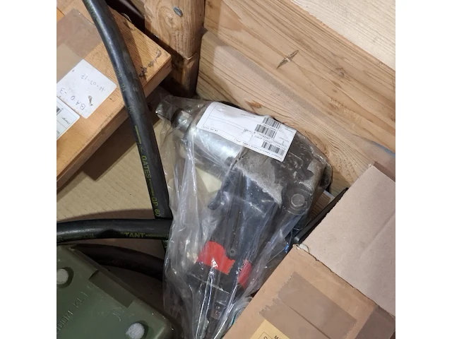 Partij divers pneumatisch gereedschap en garage inventaris, o.a baier - afbeelding 17 van  19