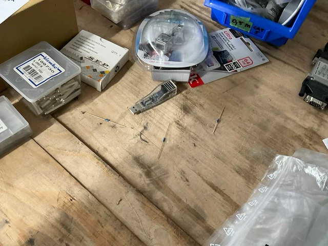Partij divers schakelmateriaal - afbeelding 7 van  10