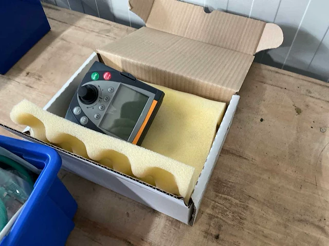 Partij divers schakelmateriaal - afbeelding 9 van  10