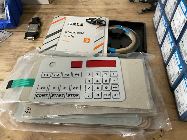 Partij divers schakelmateriaal - afbeelding 10 van  10
