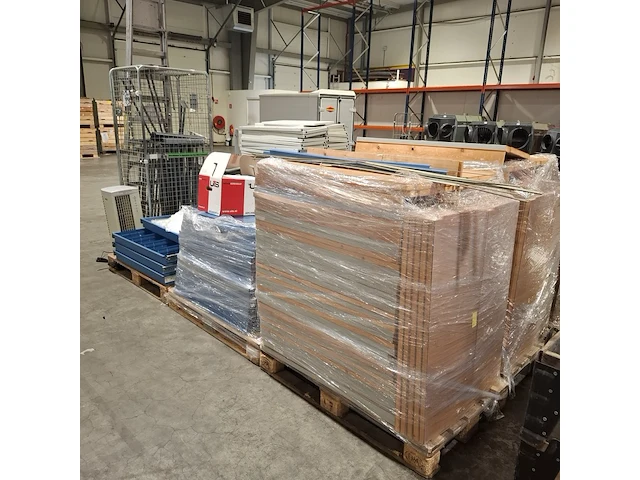 Partij divers stellingmateriaal en onderdelen - afbeelding 1 van  23
