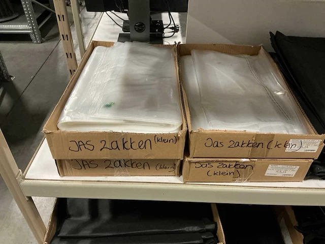 Partij divers verpakkingsmateriaal/kledinghangers - afbeelding 2 van  12