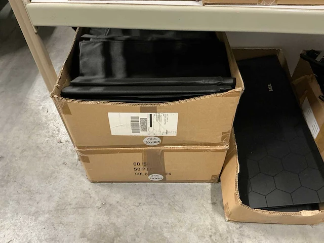 Partij divers verpakkingsmateriaal/kledinghangers - afbeelding 3 van  12