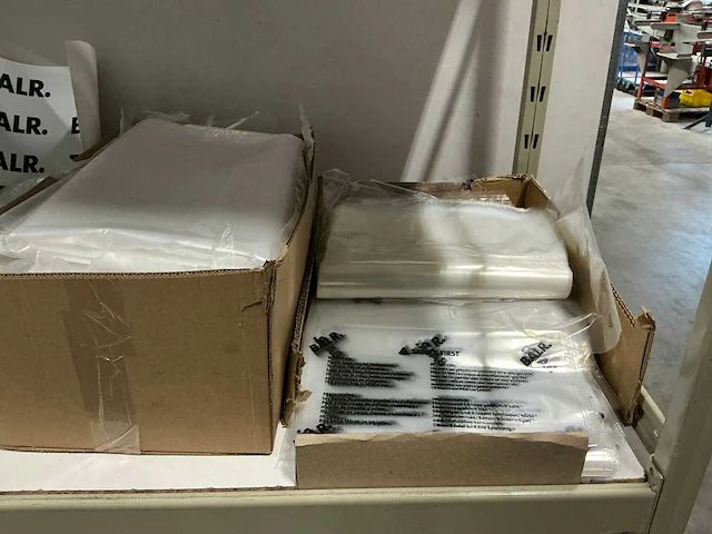 Partij divers verpakkingsmateriaal/kledinghangers - afbeelding 10 van  12