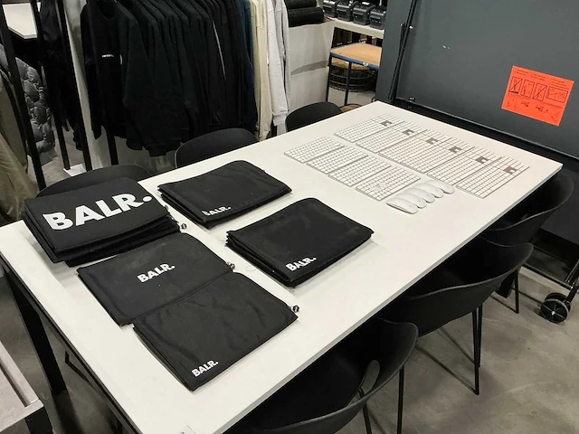Partij diverse apple toetsenborden/muizen/balr laptoptassen (27x) - afbeelding 1 van  5
