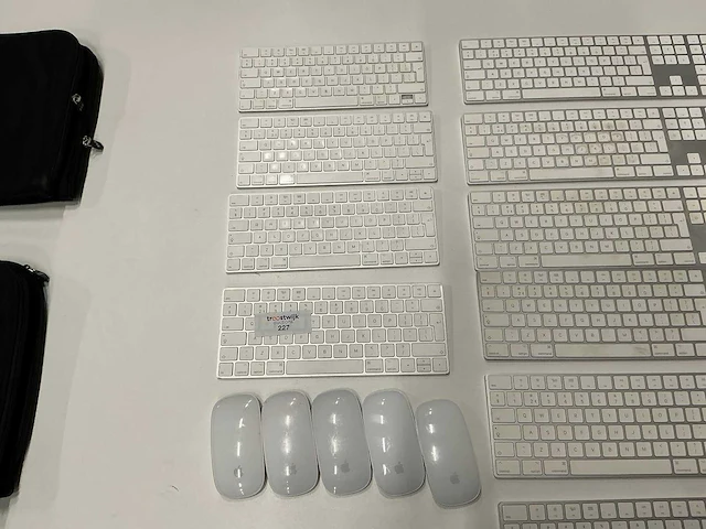 Partij diverse apple toetsenborden/muizen/balr laptoptassen (27x) - afbeelding 3 van  5