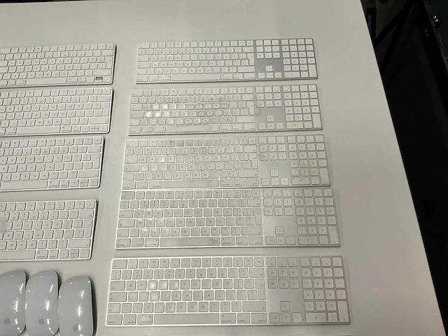 Partij diverse apple toetsenborden/muizen/balr laptoptassen (27x) - afbeelding 4 van  5