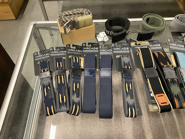 Partij diverse arcade/element/carhartt riemen (29x) - afbeelding 7 van  14