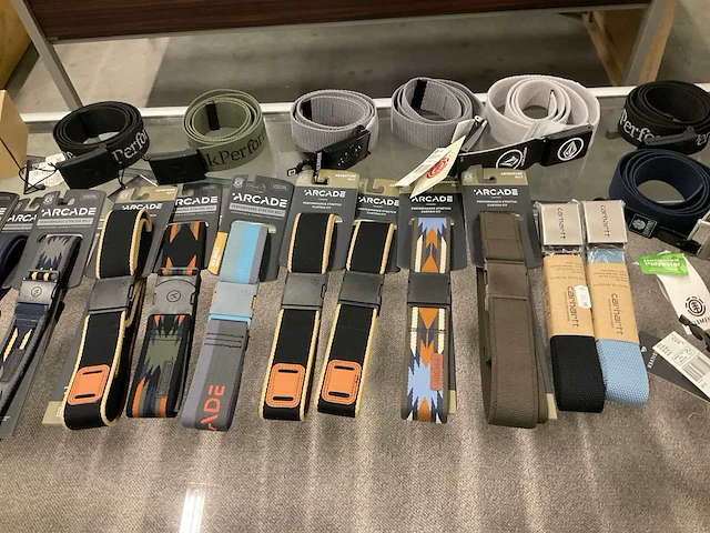 Partij diverse arcade/element/carhartt riemen (29x) - afbeelding 8 van  14