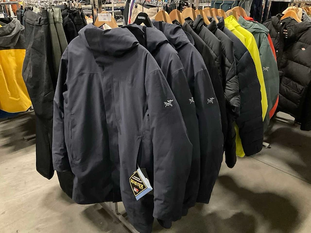 Partij diverse arc’teryx jassen (112x) - afbeelding 1 van  15