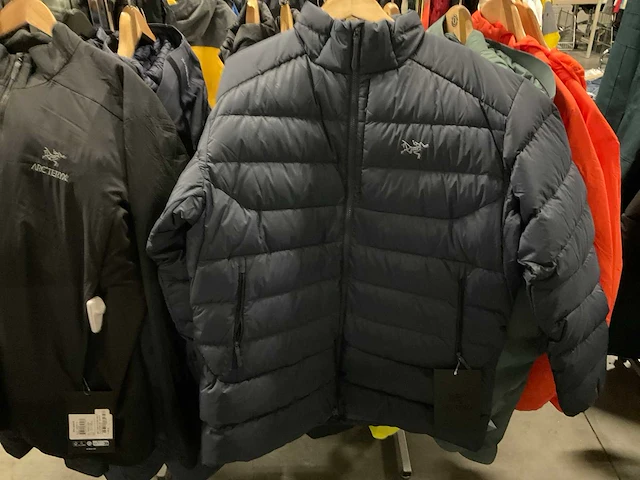 Partij diverse arc’teryx jassen (112x) - afbeelding 9 van  15