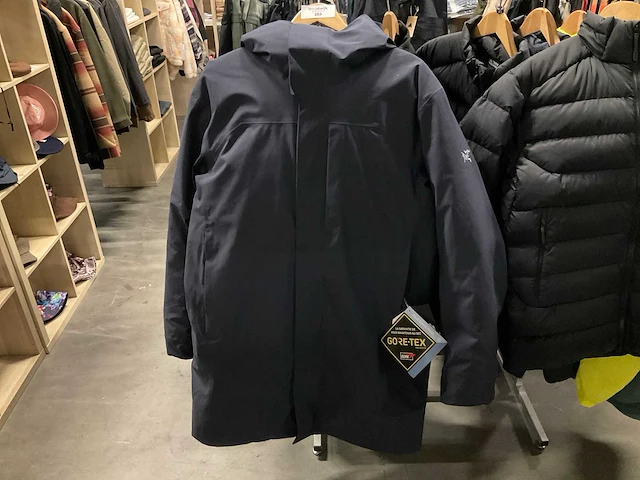 Partij diverse arc’teryx jassen (112x) - afbeelding 10 van  15