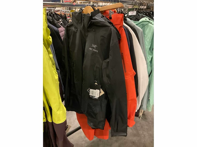 Partij diverse arc’teryx jassen (12x) - afbeelding 10 van  15