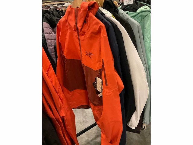 Partij diverse arc’teryx jassen (12x) - afbeelding 12 van  15