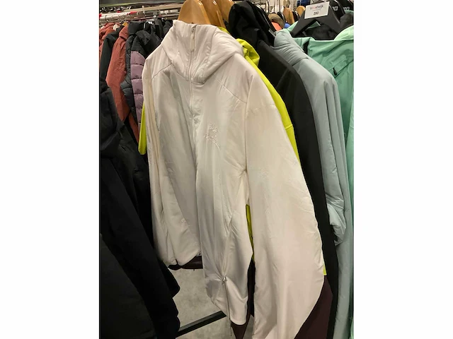 Partij diverse arc’teryx jassen (12x) - afbeelding 14 van  15