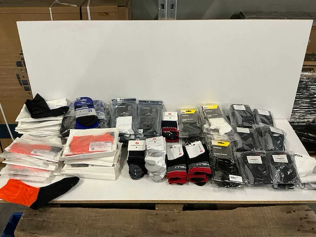 Partij diverse assos/castelli/gripgrab/sport2x/bioracer/sealskinz sokken (130x) - afbeelding 1 van  26