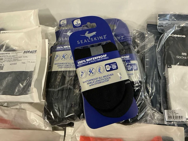 Partij diverse assos/castelli/gripgrab/sport2x/bioracer/sealskinz sokken (130x) - afbeelding 23 van  26
