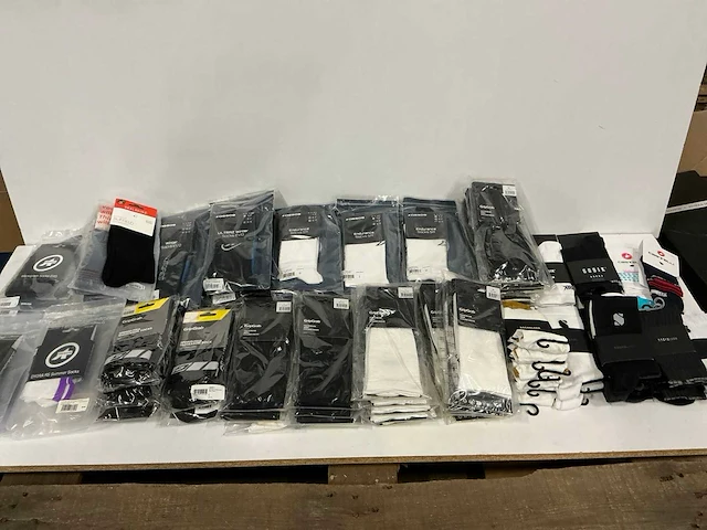 Partij diverse assos/gripgrab/sockeloen/sealskinz sokken (96x) - afbeelding 1 van  20