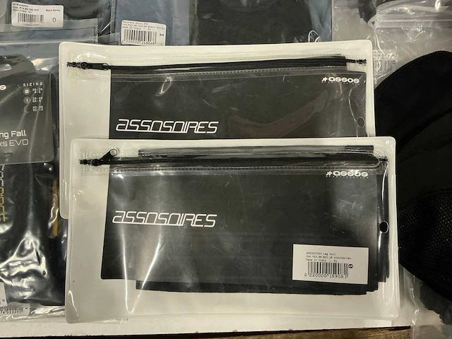 Partij diverse assos/sealskinz/gripgrab/bioracer sokken/handschoenen etc (50x) - afbeelding 2 van  12