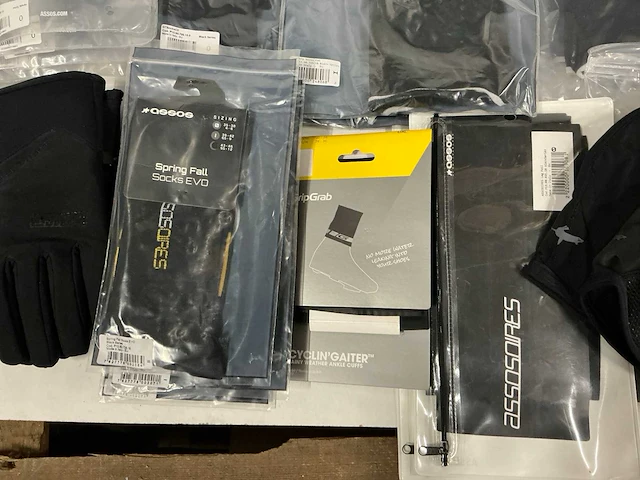 Partij diverse assos/sealskinz/gripgrab/bioracer sokken/handschoenen etc (50x) - afbeelding 12 van  12