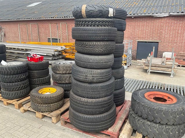 Partij diverse autobanden (9x) - afbeelding 1 van  11