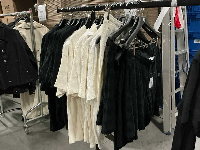 Partij diverse balr kleding (30x) - afbeelding 1 van  18