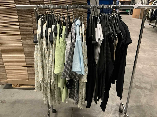 Partij diverse balr kleding (38x) - afbeelding 1 van  33