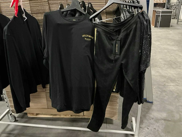 Partij diverse balr kleding - afbeelding 14 van  16