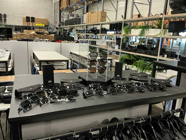 Partij diverse balr zonnebrillen (19x) - afbeelding 1 van  5
