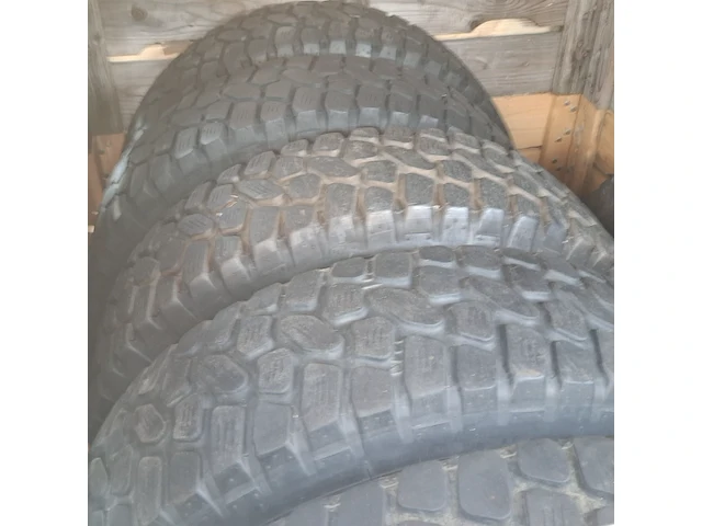Partij diverse banden, o.a. continental en michelin, o.a. xzl, lm90 - afbeelding 2 van  16