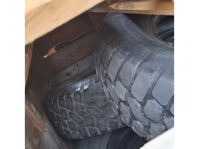 Partij diverse banden, o.a. continental en michelin, o.a. xzl, lm90 - afbeelding 3 van  16