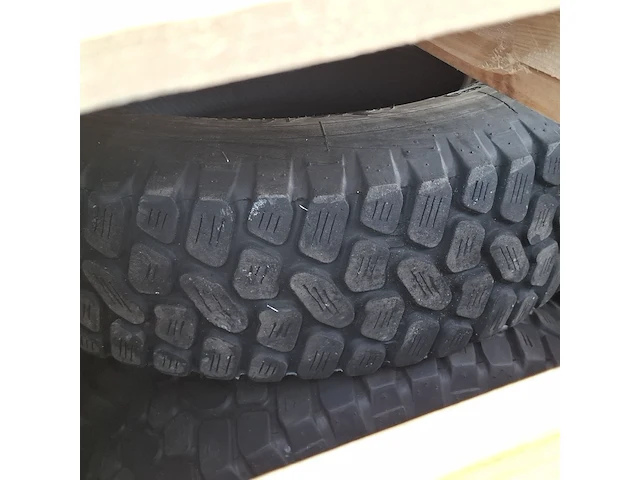 Partij diverse banden, o.a. continental en michelin, o.a. xzl, lm90 - afbeelding 4 van  16
