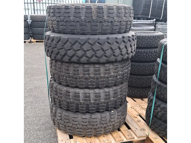 Partij diverse banden, o.a. continental en michelin, o.a. xzl, lm90 - afbeelding 5 van  16