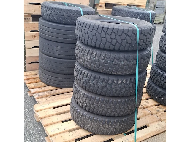Partij diverse banden, o.a. continental en michelin, o.a. xzl, lm90 - afbeelding 7 van  16