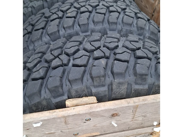 Partij diverse banden, o.a. continental en michelin, o.a. xzl, lm90 - afbeelding 8 van  16