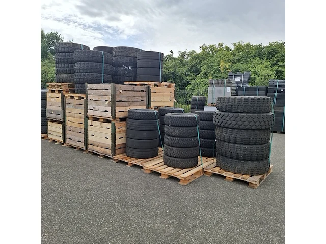 Partij diverse banden, o.a. continental en michelin, o.a. xzl, lm90 - afbeelding 9 van  16