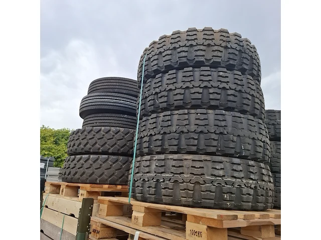 Partij diverse banden, o.a. continental en michelin, o.a. xzl, lm90 - afbeelding 10 van  16