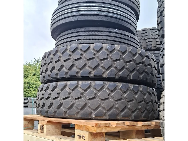 Partij diverse banden, o.a. continental en michelin, o.a. xzl, lm90 - afbeelding 11 van  16