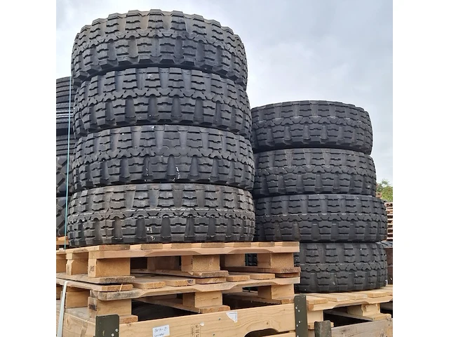 Partij diverse banden, o.a. continental en michelin, o.a. xzl, lm90 - afbeelding 13 van  16