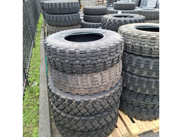 Partij diverse banden, o.a michelin, continental, o.a xzl, lm90 - afbeelding 4 van  13