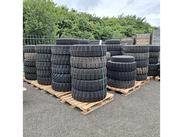 Partij diverse banden, o.a michelin, continental, o.a xzl, lm90 - afbeelding 6 van  13