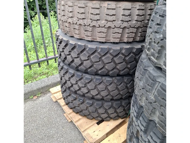 Partij diverse banden, o.a michelin, continental, o.a xzl, lm90 - afbeelding 7 van  13