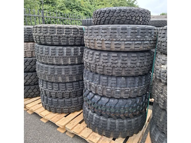 Partij diverse banden, o.a michelin, continental, o.a xzl, lm90 - afbeelding 8 van  13
