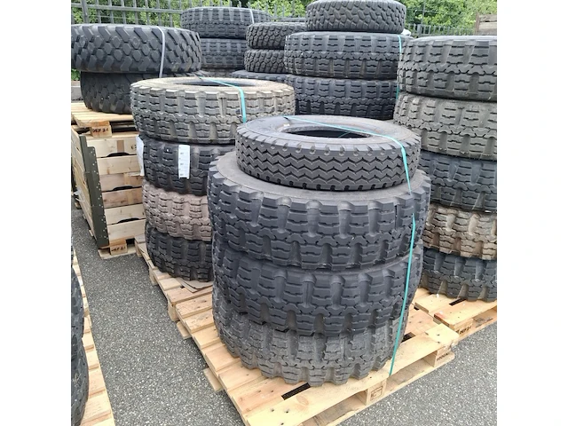 Partij diverse banden, o.a michelin, continental, o.a xzl, lm90 - afbeelding 9 van  13