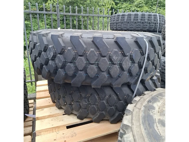 Partij diverse banden, o.a michelin, continental, o.a xzl, lm90 - afbeelding 10 van  13